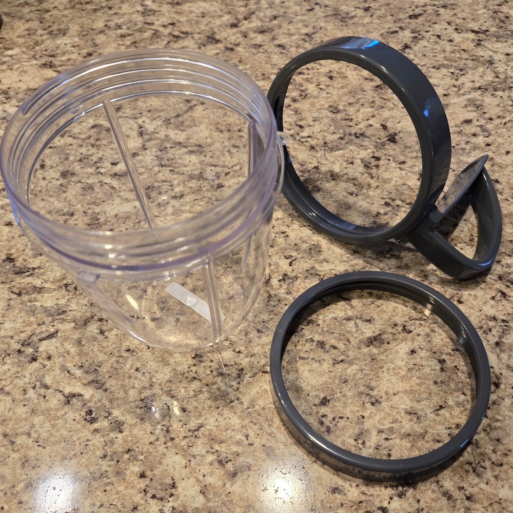 Nutribullet Small 18 oz Cup with Lip and Lip with Handle